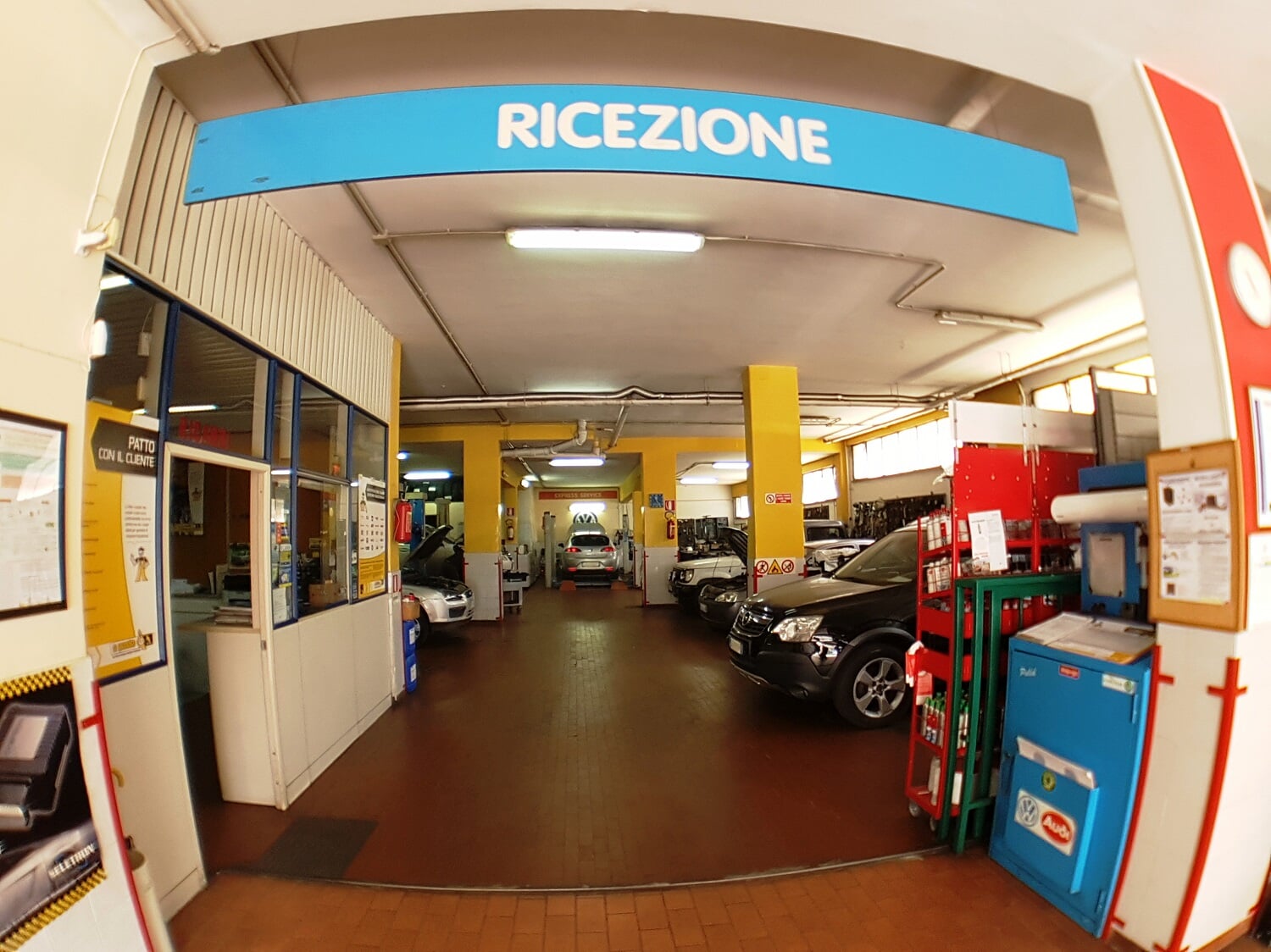 Macchina in manutenzione